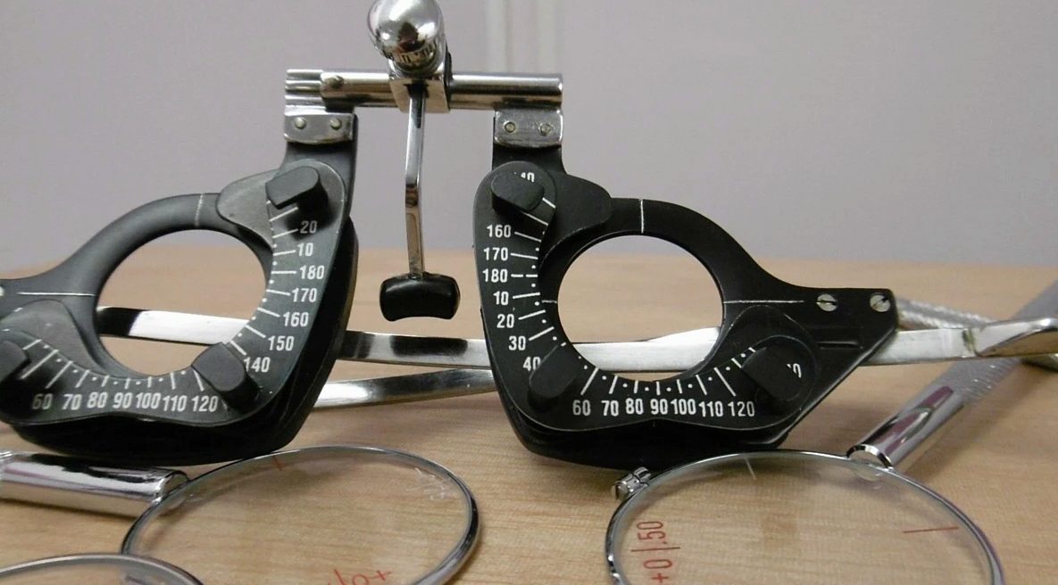 prueba de visión, vista, visión, optometría, salud, gafas, visual, agudeza visual, salud en gris, ojo en gris, gafas en 